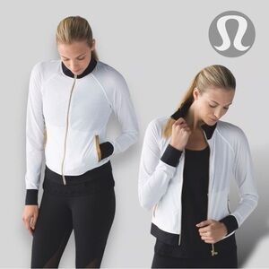 Lululemon 2015 Sweaty or Not Jacket Running White/Gold Mesh Size XS